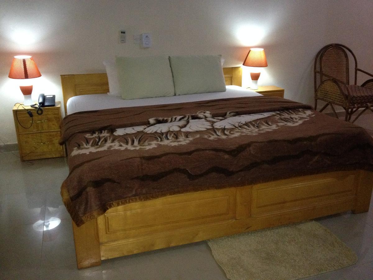 Hotel Francilia Кейп Коуст Екстериор снимка
