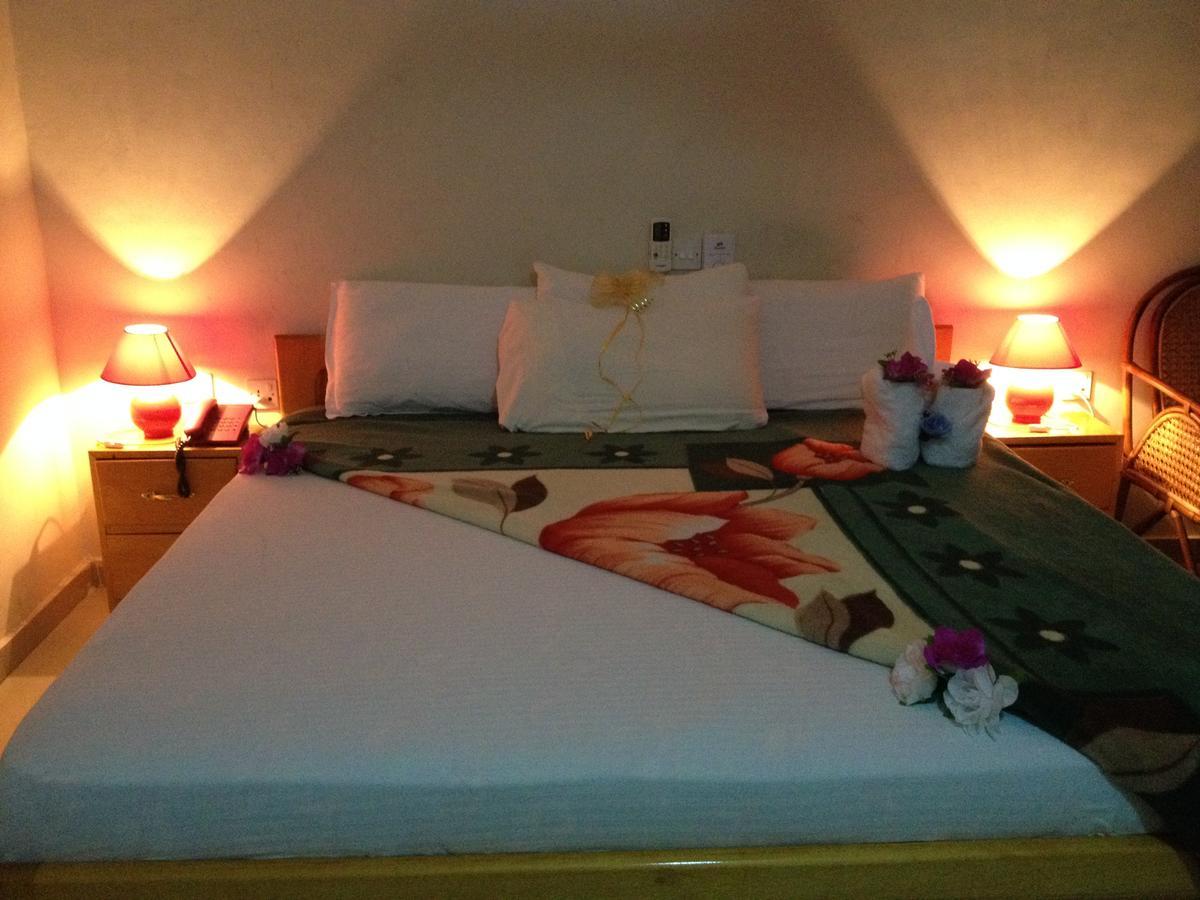 Hotel Francilia Кейп Коуст Екстериор снимка