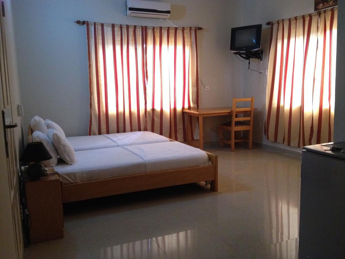 Hotel Francilia Кейп Коуст Екстериор снимка